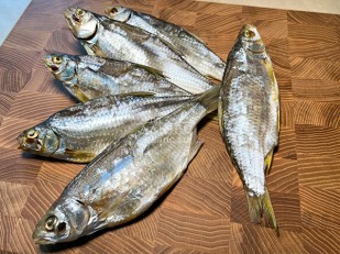 Арахис в глазури со вкусом буженина с чесноком: Тарань вяленая (Азовская)