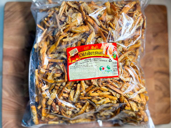 Нитка ЖАРЕНАЯ "Чеснок с зеленью" Oktobersnack 1 кг (сырный продукт) в Черноголовке