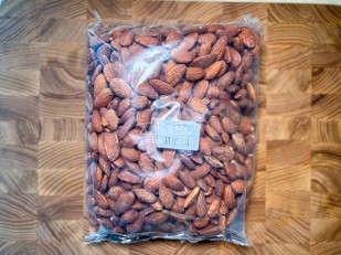 Ведро Ржаные гренки с семгой и сыром: Миндаль ж/с со вкусом 