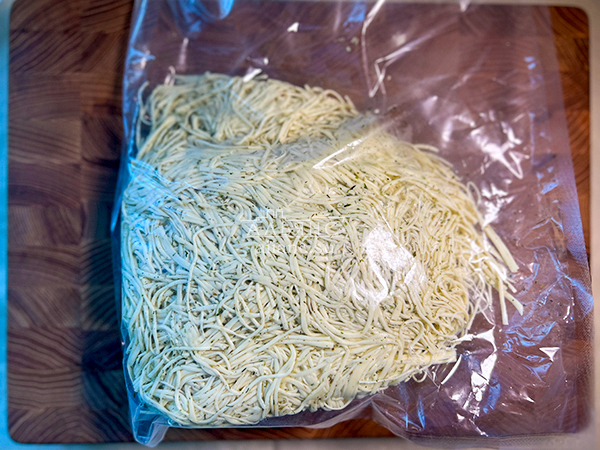 Сырный продукт ФЕРМЕРСКИЙ паутинка  укроп/чеснок в Черноголовке