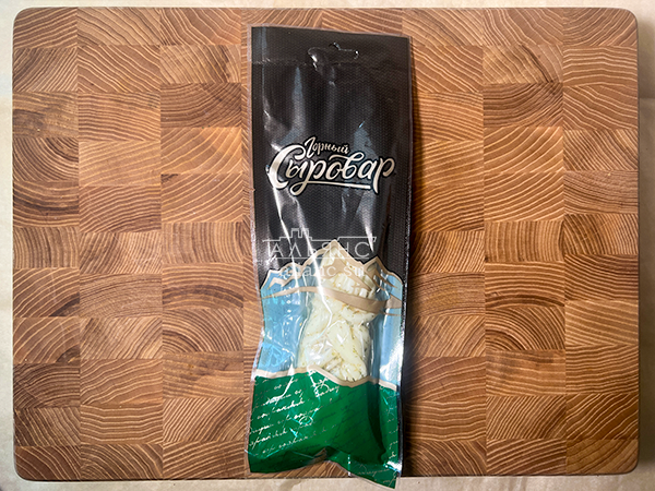 Сыр 100 гр ГОРНЫЙ СЫРОВАР (Косичка с укропом и чесноком) в Черноголовке